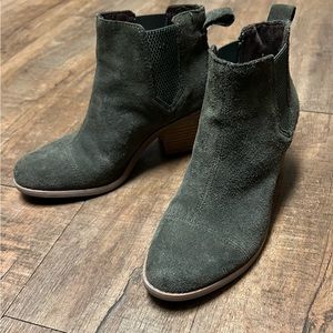 TOMS Everly boots in olive suede
